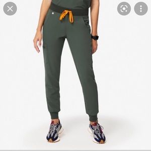 FIGS Women’s Moss Zamora Petite Joggers